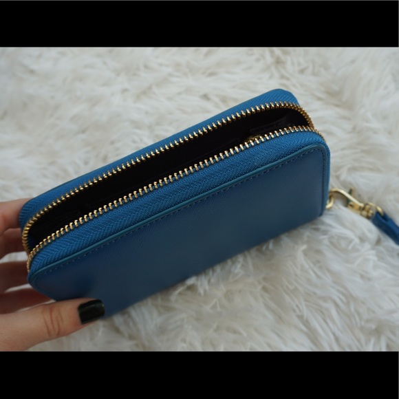 Tory Burch Blue Smartphone Wristlet - Picture 5 of 5